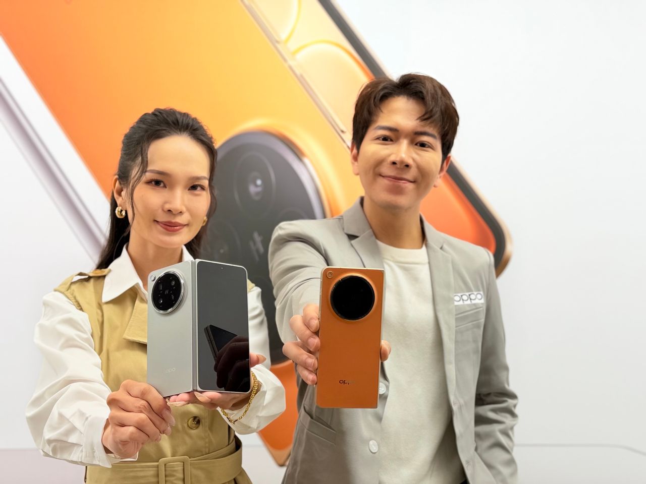 OPPO Find N6摺疊旗艦登台!首度導入「無感摺痕」螢幕