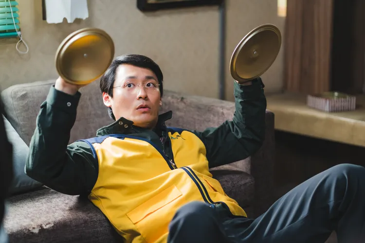 崔大勳劇中能將腳牢牢黏在地上。Netflix提供