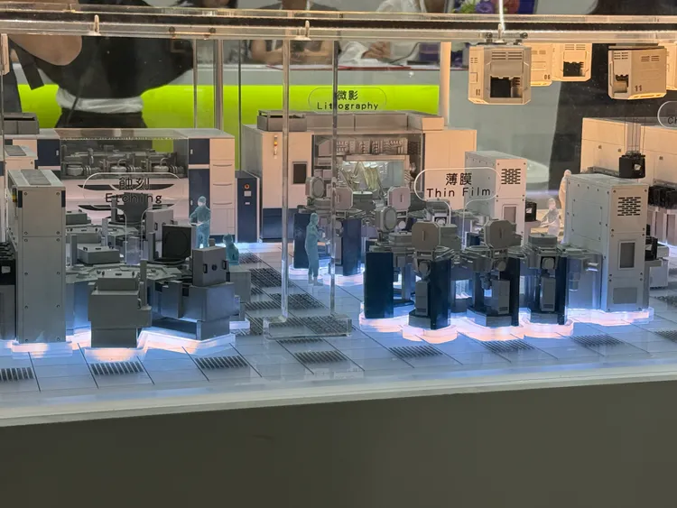 晶圓廠的製程設備模型。呂承哲攝