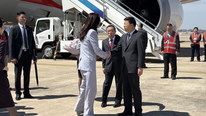 鄭麗文抵達上海開始訪問 中共中台辦主任宋濤接機