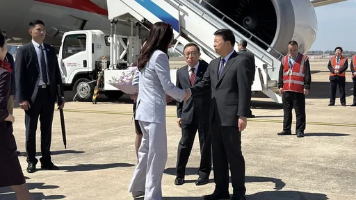 鄭麗文抵達上海開始訪問　中共中台辦主任宋濤接機