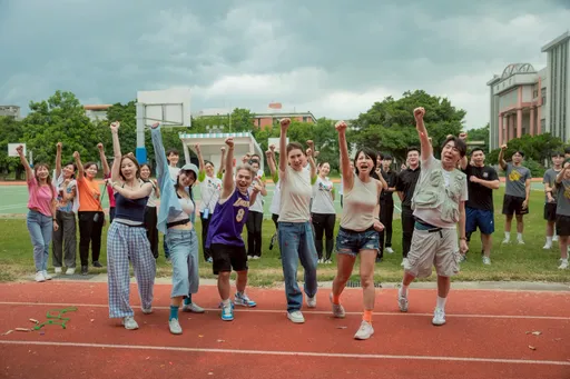 沈玉琳告假　小禎、梁赫群救火主持