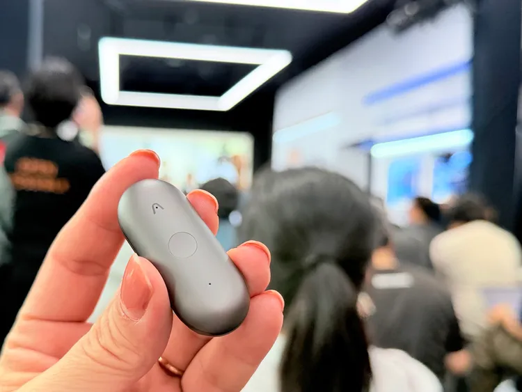 NotePin S中間的按鈕長按就能直接啟動錄音。趙筱文攝