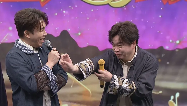 康康學成龍。中視提供