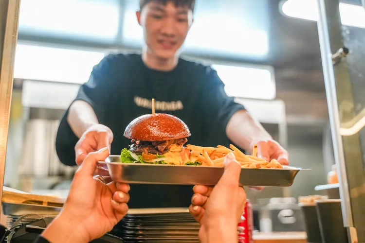 主廚餐車主打「輕鬆卻不隨便、自在更有溫度」的生活態度。田欣雲攝