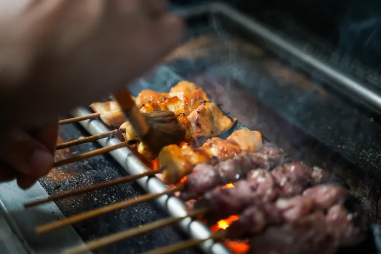 台灣慣用的「串燒」一詞，相傳最早出自秋吉。田欣雲攝