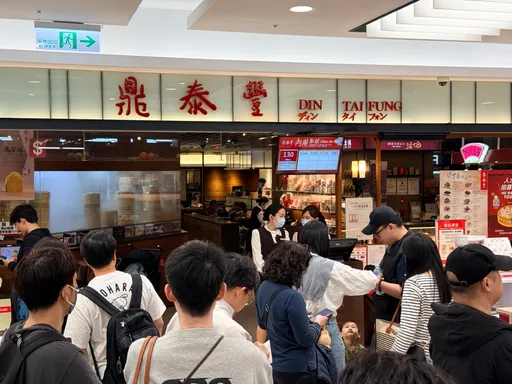 4名小女孩吃鼎泰豐　鄰桌阿姨看傻了！網熱議：羊水就是分水嶺