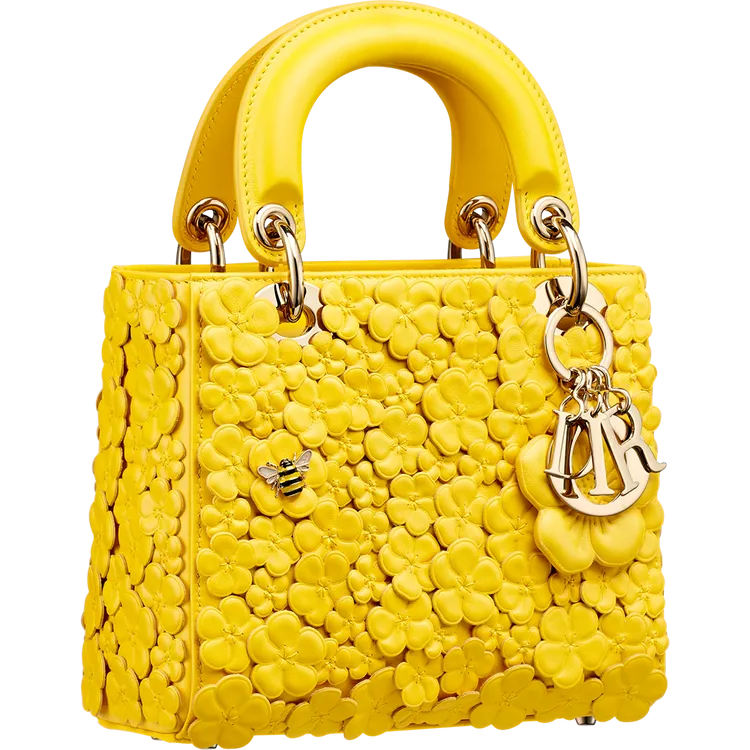 Lady Dior黃色幸運草小羊皮迷你提包，30萬5000元。品牌提供