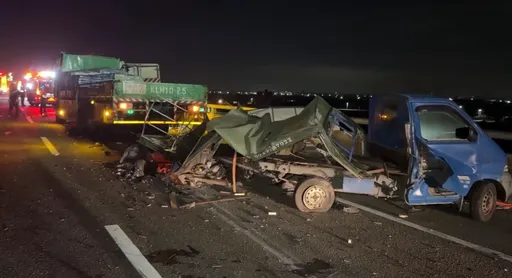 台南嚴重車禍！大貨車追撞路肩2事故車　1司機噴飛墜橋喪命