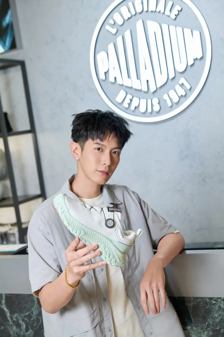 柯震東也點名爽薄荷色調非常適合春夏穿搭。品牌提供