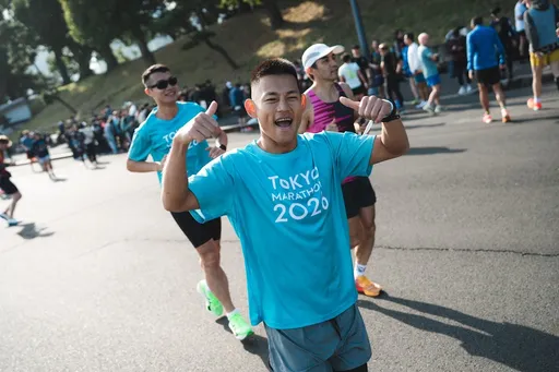 從舞台狼狽跳進泥巴！草屯囝仔「全員入坑」 熱血斯巴達玩真的