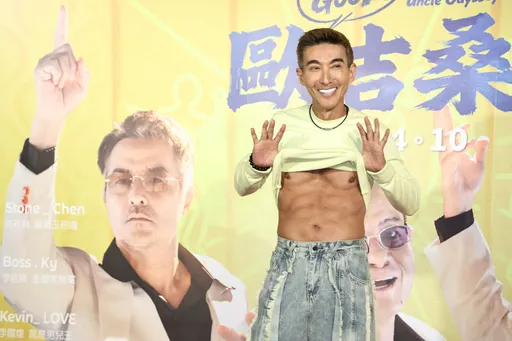 潘若迪掀衣秀冰塊腹肌　笑喊靠沈玉琳找老保母