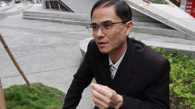 施亮州認為許多舊式大樓面臨防火設備不足、逃生路線受阻等嚴重問題。江孟謙攝