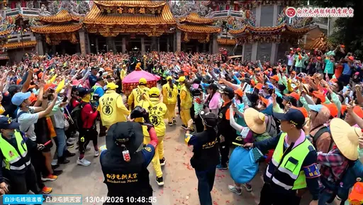 白沙屯媽祖衝進大甲鎮瀾宮　「四媽會」創紀綠！信徒擠爆廟埕