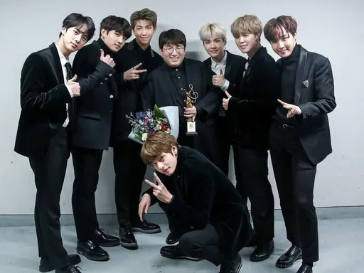  BTS經紀公司創辦人房時爀涉不當交易　韓警聲請逮捕