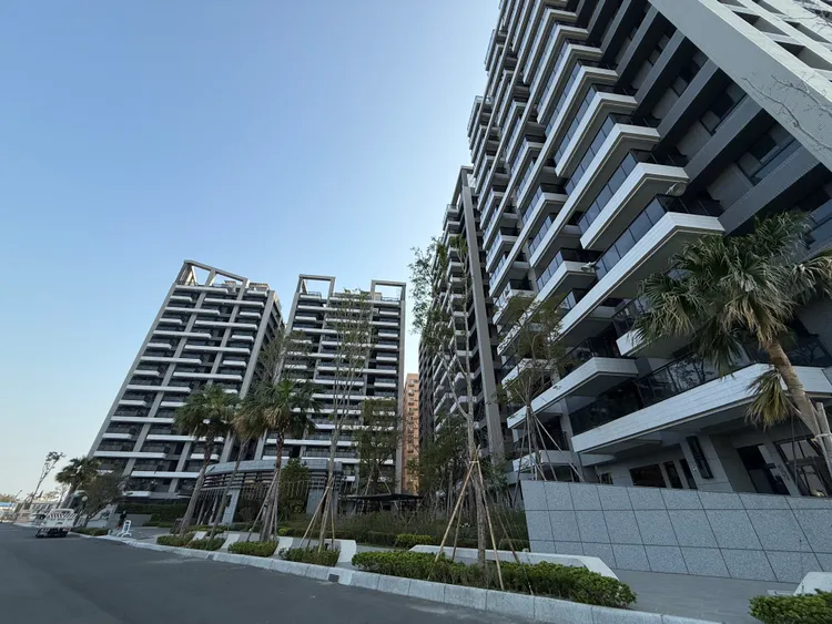 許多建商個案因土地取得時間早，因此這在波房市修正期中，價格仍撐在區域行情，並未出現大幅降價。葉家銘攝