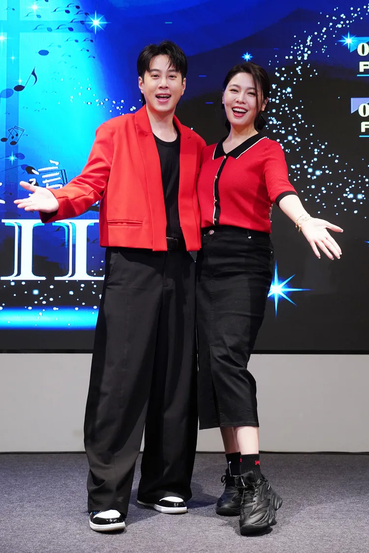 白家綺（右）和吳東諺幸福甜蜜。藝起發光、蒙福教會提供