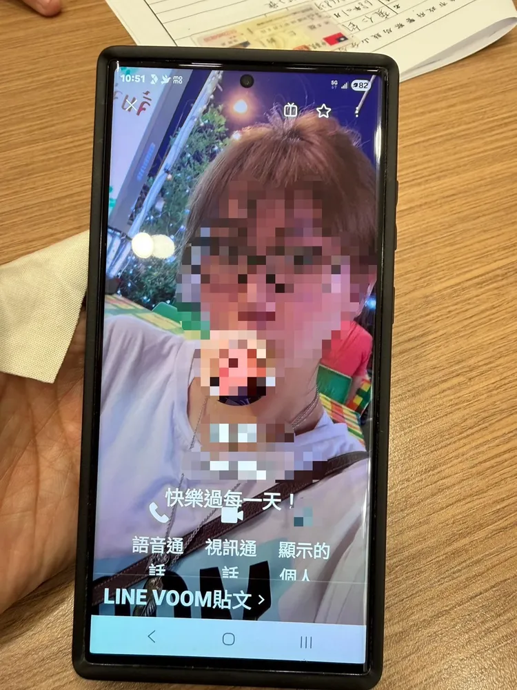 警方與該女網友通話對質，對方拒絕透露真實身分。翻攝畫面