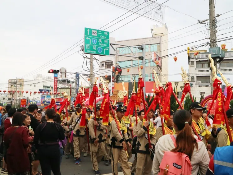 全台瘋媽祖，雄獅旅遊主打「減壓式朝聖」，將遶境專屬行程升級為「文化體驗營」，舒適完成朝聖之旅。雄獅旅遊提供