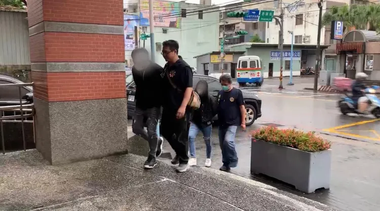 警方檢肅治平專案黑道幫派劉男等12人到案。龜山警分局提供