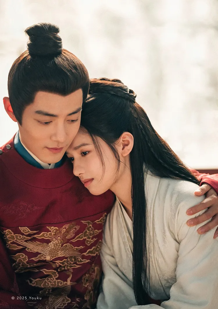 張婧儀(右)佩服肖戰拍戲時的認真態度。中視提供