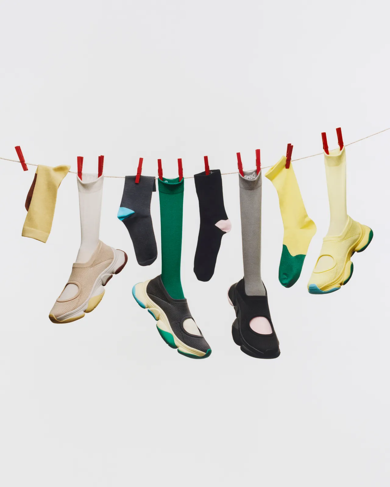 三宅一生與Camper推出首雙聯名運動鞋。品牌提供