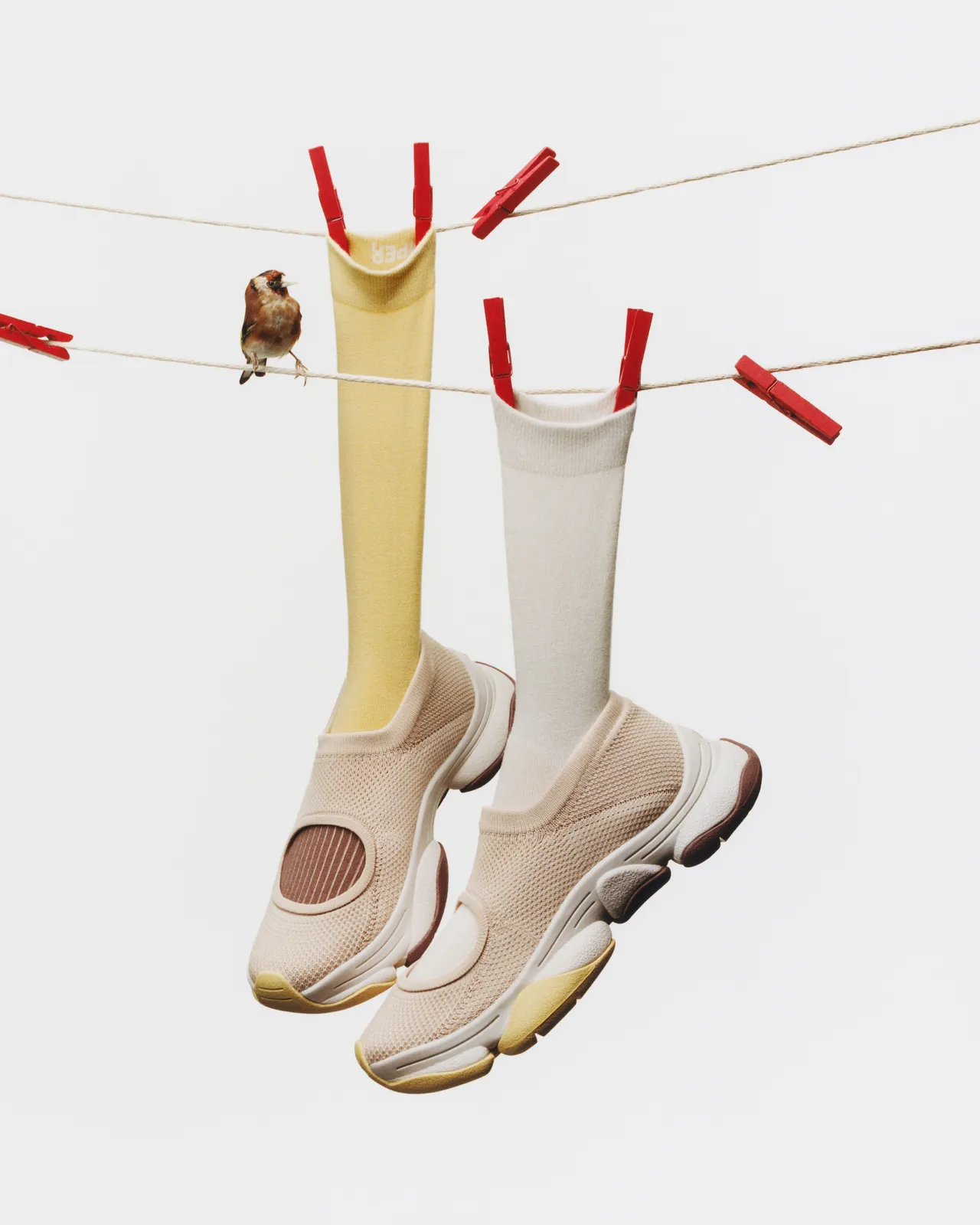 「Karst Finch」以瑪莉珍鞋型搭配可拆卸襪套設計。品牌提供