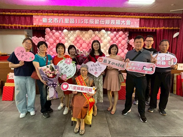 89歲模範母親受獎。公所提供
