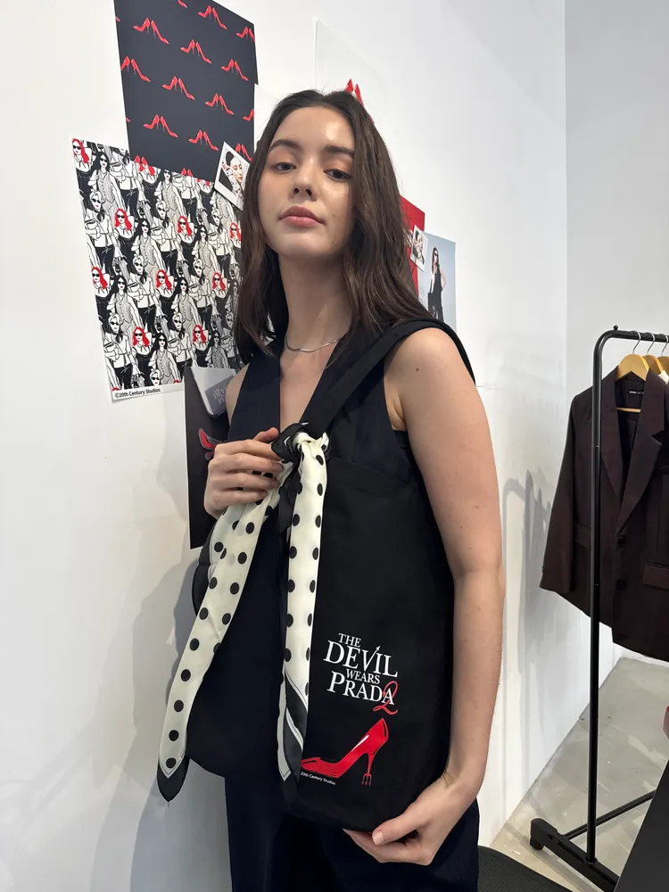 蘭蔻與《穿著PRADA的惡魔2》合作托特包。張家玲攝
