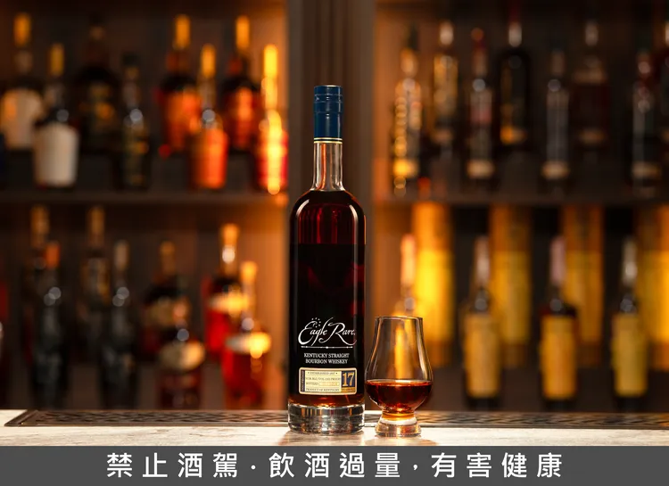 Double Eagle Very Rare 20 年
是系列中段陳年，拍場精選組合之一。業者提供