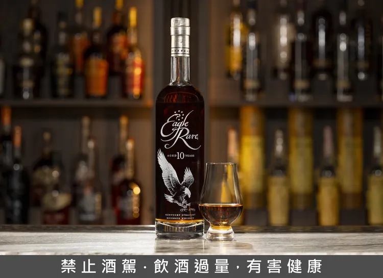 Eagle Rare 10 年系列基礎款，自 1989 年首釀延續至今。業者提供