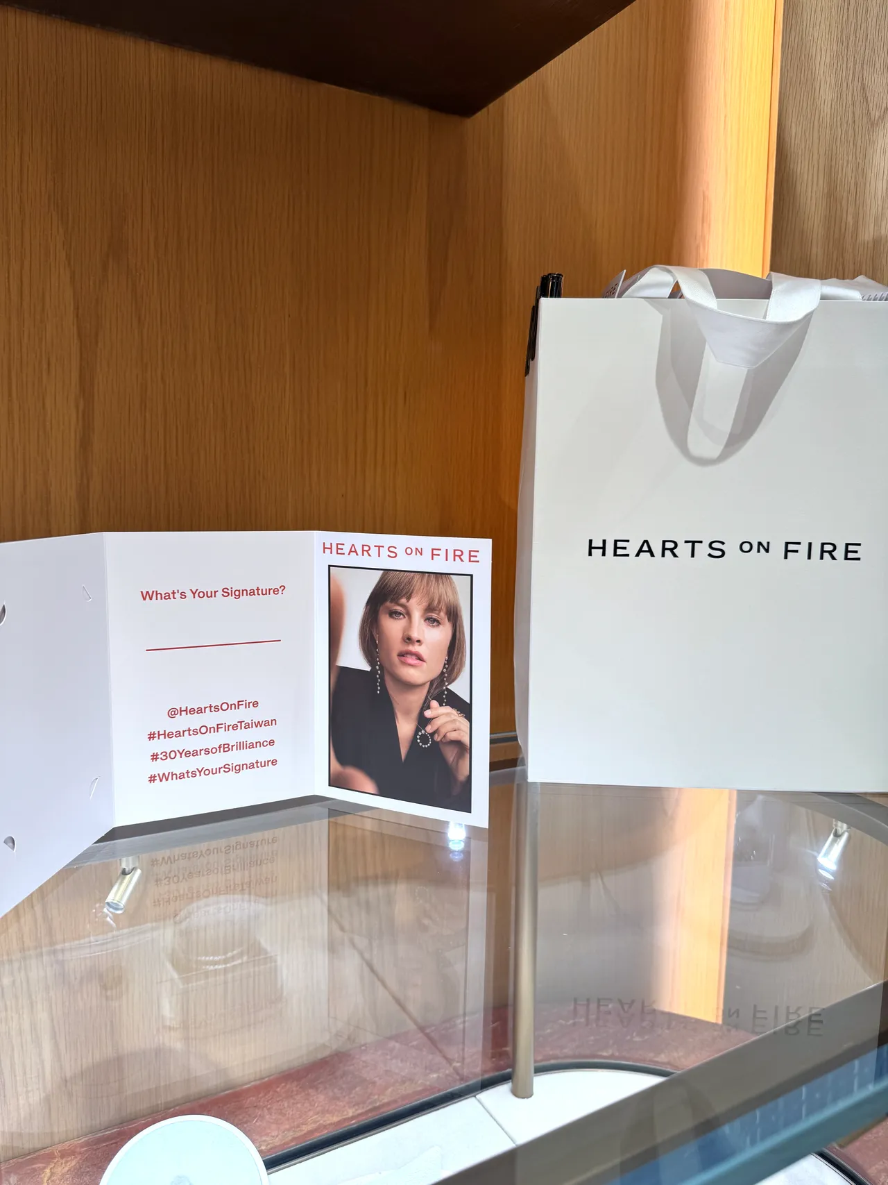 Hearts On Fire今年迎接30周年，帶來「What’s Your Signature?」主題形象。張家玲攝