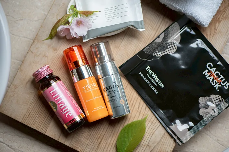 平日入住獨棟雙臥室泳池別墅，享日本 Suntory 三得利美妍體驗組，為旅程注入由內而外的細緻光采。業者提供