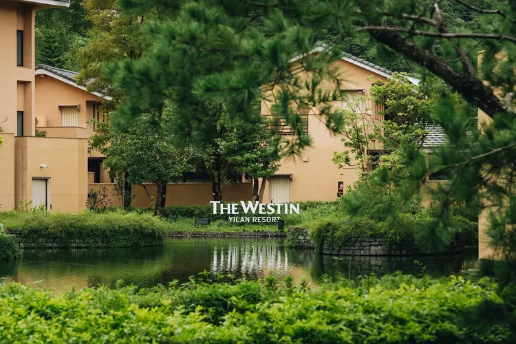 宜蘭力麗威斯汀度假酒店坐落於山水環繞之境，讓自然景致成為旅程最美的陪伴。業者提供