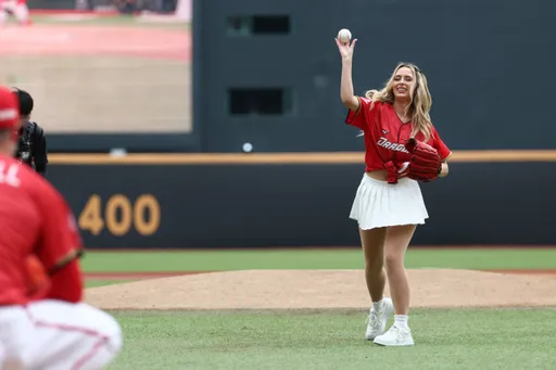 味全龍找費嫂開球讓她好緊張　開完秒變啦啦隊大跳應援舞