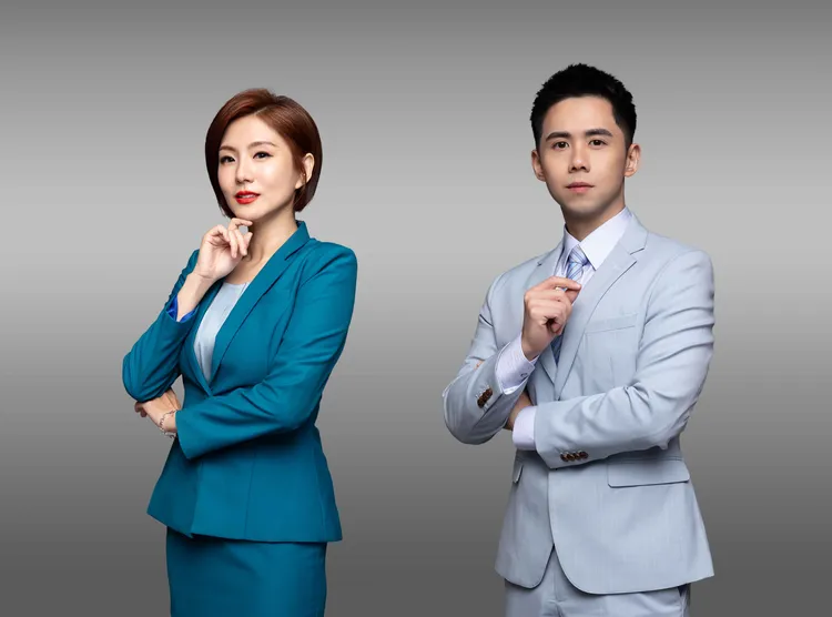 鏡新聞主播王鈺婷與黃聖凱，將擔任文大金牌主播賽初賽評審。鏡電視提供