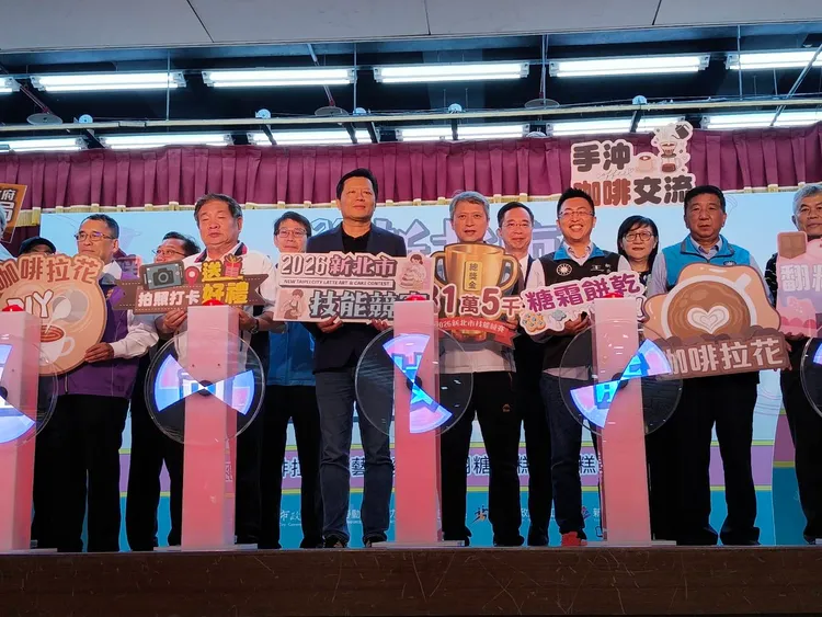 新北市副市長朱惕之親臨現場幫選手加油打氣，並與現場孩童一同體驗糖霜餅乾DIY，互動氣氛熱絡。勞工局提供