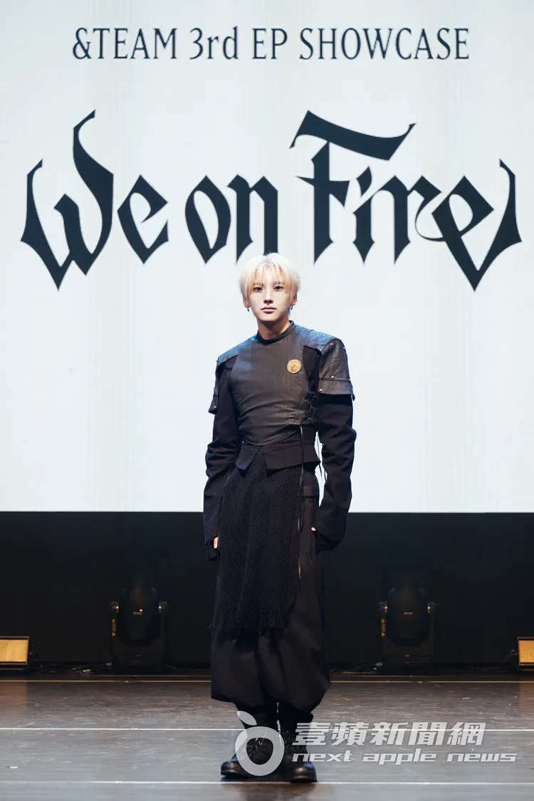 YUMA染了金髮。 YX LABELS提供