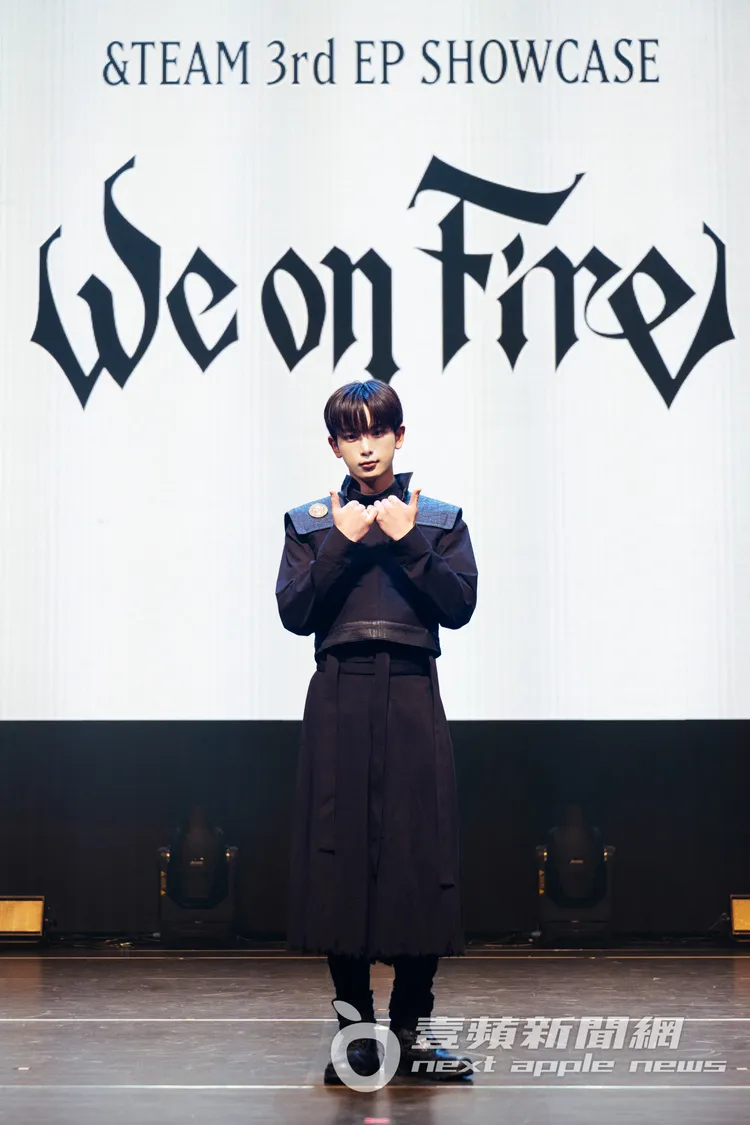 HARUA比出&TEAM招牌「We Link」手勢。 YX LABELS提供