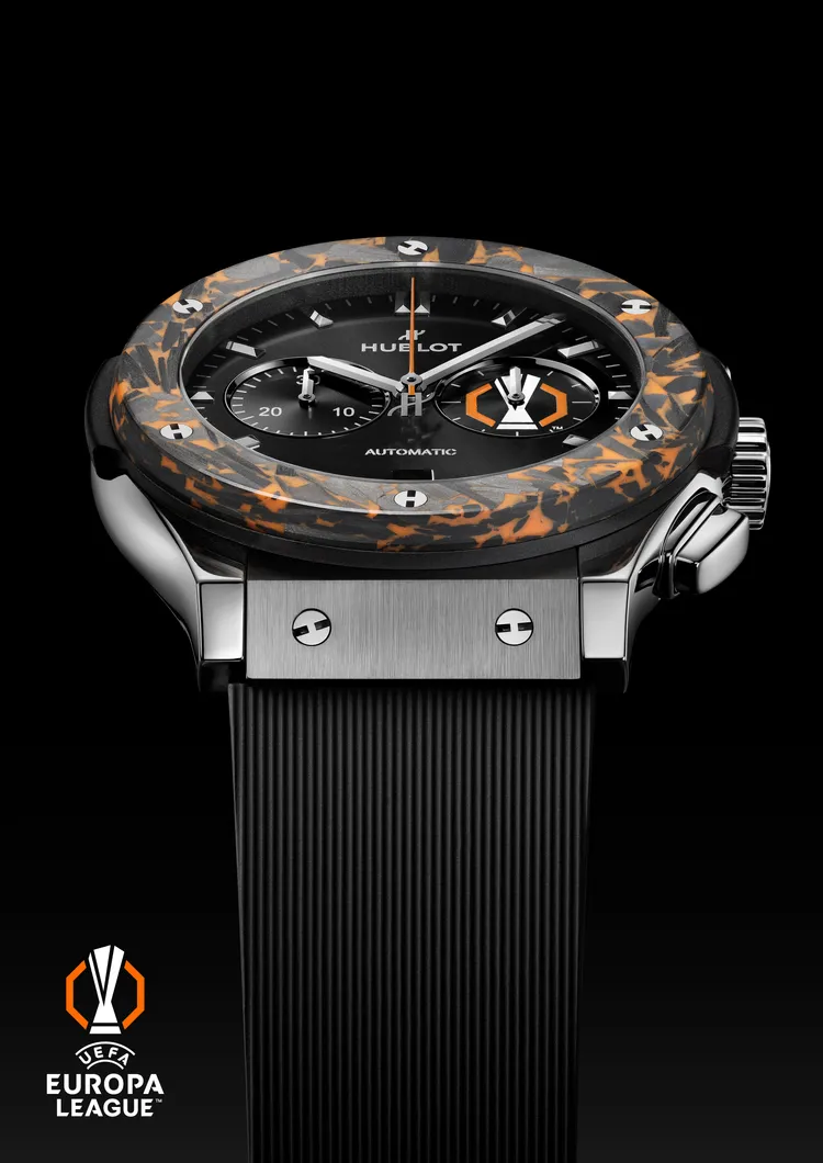 HUBLOT經典融合系列歐足超級聯賽計時碼錶，42mm，緞面及拋光鈦金屬錶殼，緞面黑色太陽紋錶盤，黑色天然橡膠錶帶，HUB1153自動上鍊計時機芯，動力儲存48小時，防水深度50米，限量50只，46萬元。品牌提供