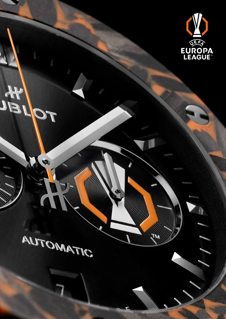 HUBLOT經典融合系列歐足超級聯賽計時碼錶，42mm，緞面及拋光鈦金屬錶殼，緞面黑色太陽紋錶盤，黑色天然橡膠錶帶，HUB1153自動上鍊計時機芯，動力儲存48小時，防水深度50米，限量50只，46萬元。品牌提供