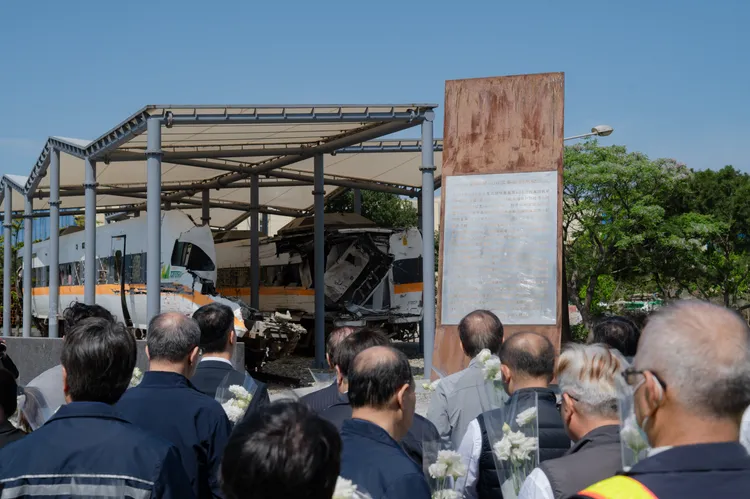 台鐵富岡機廠「事故車輛暫時保存園區」。交通部提供