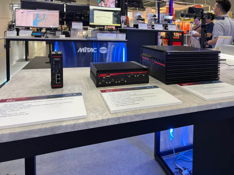 神達數位展示一系列高效能運算主機。公司提供