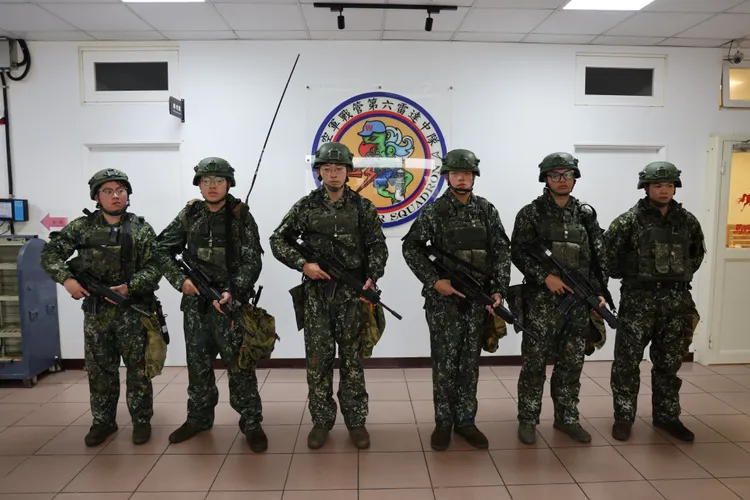 憲兵十二中隊石門分隊衛哨待命班組。李俊毅攝