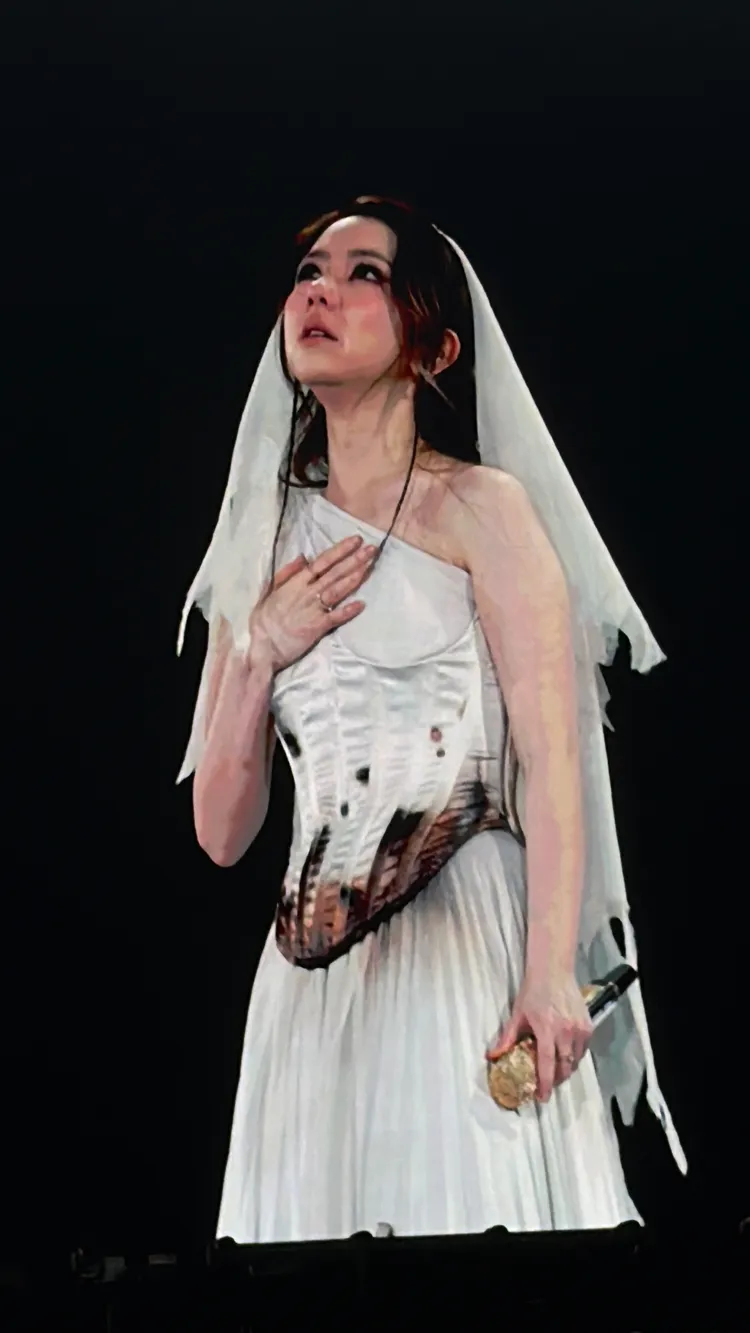 鄧紫棋哭成淚人兒。讀者提供