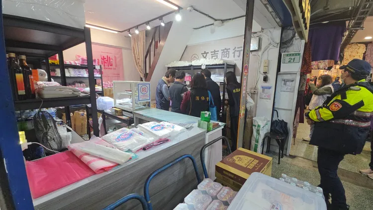 嚴查不法囤積塑膠製品哄抬物價，桃檢連假首日啟動聯合稽查。桃園地檢署提供
