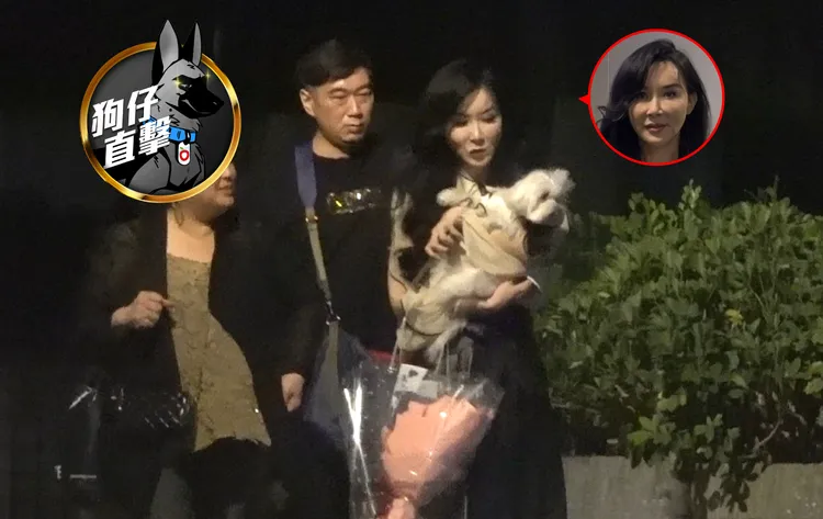 蕭薔抱著馬爾濟斯趕場，護花男陪伴在旁。特勤中心攝