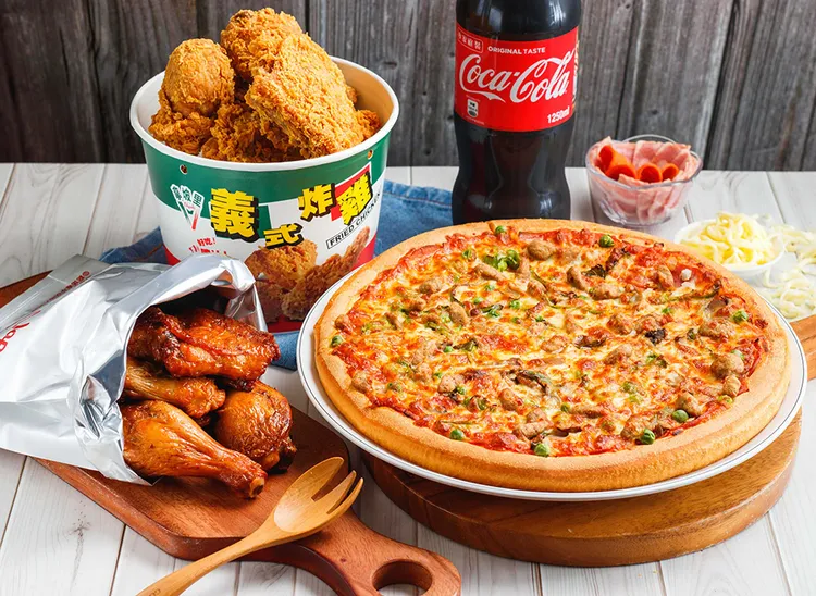 「6塊普羅旺斯烤雞送3塊腿排塊」組合期間特價229元。拿坡里披薩‧炸雞提供