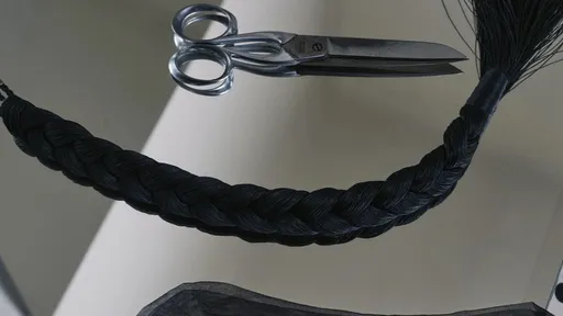 法國LEMAIRE賣條香氛帶「辱華了」　小粉紅批：影射剃髮易服