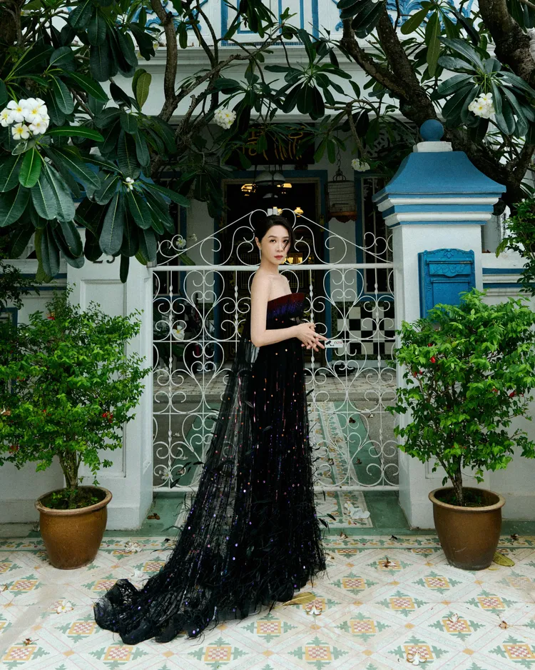 謝盈萱出席新加坡2026紅星大獎空檔去街拍。天地合娛樂提供